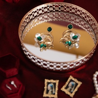 Khay trang sức kim loại đế xoay vòng