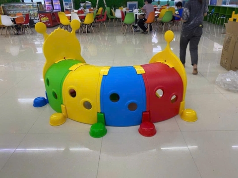 hầm chui con sâu bằng nhựa