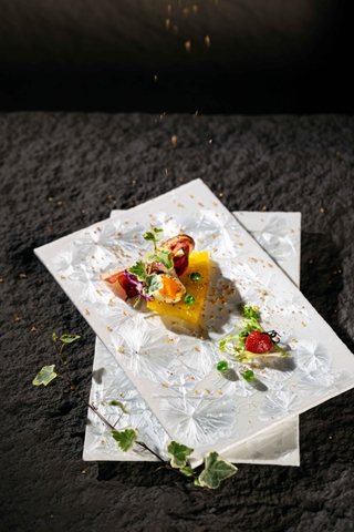 Bộ bát đĩa cao cấp phong cách Nhật Bản màu trắng hoa văn chìm độc đáo