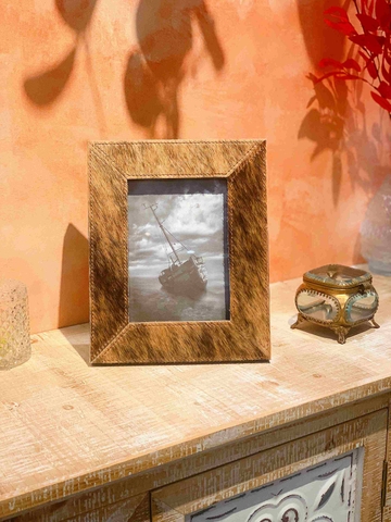 Khung ảnh lông nâu