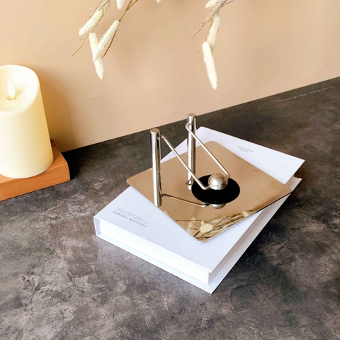 Chặn giấy vuông bạc