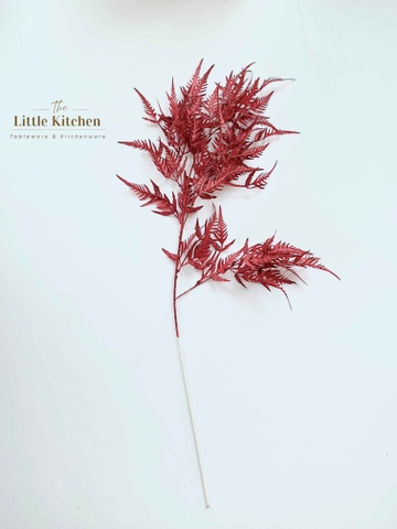 Cành lá nhọn đỏ