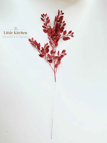 Cành lá xoăn nhỏ đỏ