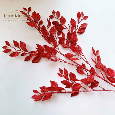 Cành lá xoăn nhỏ đỏ