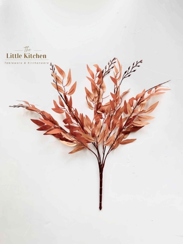 Cành lá nhọn nâu