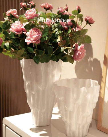 Bình thủy tinh loe sọc trắng đục