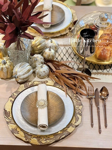 Set tiệc đĩa hoa nâu và thuỷ tinh