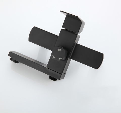 Vòi sen tắm đứng mẫu vuông màu đen LANKA mã SC14