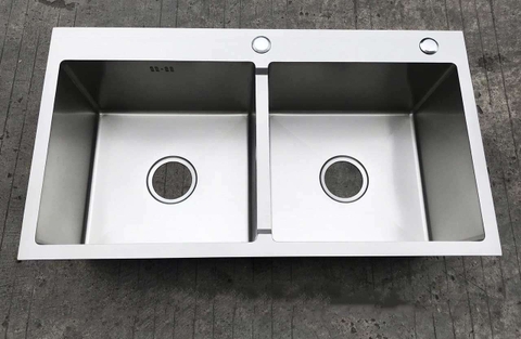 Chậu Rửa Chén Thủ Công 2 hộc Đều inox 304 kích thước 82x45cm