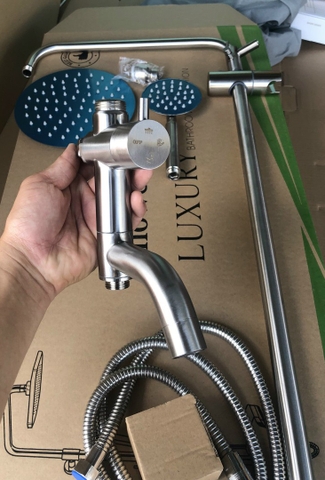 Sen cây tắm đứng nước lạnh inox 304 mờ mã SC20