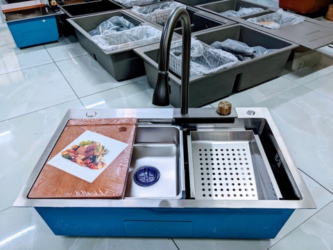 Combo Chậu Rửa Chén 1 Hộc Inox 304 + Vòi Rửa Chén Thác Nước Inox Phủ Nano Xám 7846