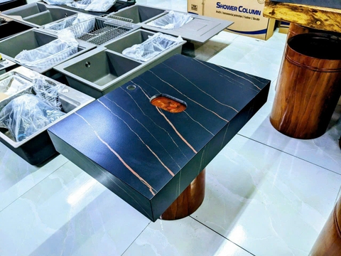 Kệ Để Lavabo Đặt Bàn Đá Nhân Tạo Đen Viền Vàng Chống Trầy