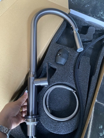 Vòi rửa chén lạnh dây rút Inox 304 sơn tỉnh điện màu xám LANKA