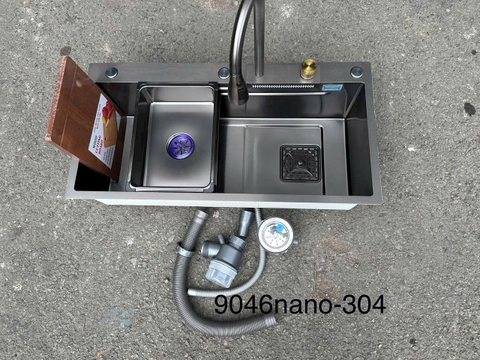 Combo chậu rửa chén 1 hộc 9046 INOX 304 PHỦ NANO MÀU XÁM kèm vòi thác nước nóng lạnh dây rút LANKA