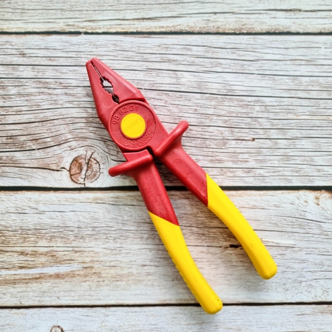 Kìm Nhựa Đa Năng Cách Điện 1000 Volt Knipex 98 62 01 Chống Đoản Mạch