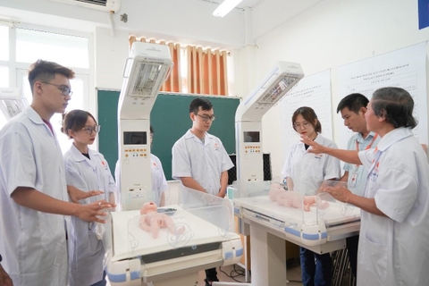 Y đa khoa thi khối nào, học mấy năm, điểm chuẩn cao không? Học y đa khoa là làm gì sau tốt nghiệp?