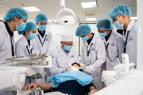 Chương trình đào tạo bác sĩ răng hàm mặt gồm những nội dung gì?