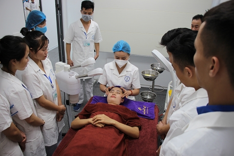Phát triển cơ hội nghề nghiệp với Ngành Dịch vụ thẩm mỹ tại Trường Trung cấp Y khoa Việt Nam