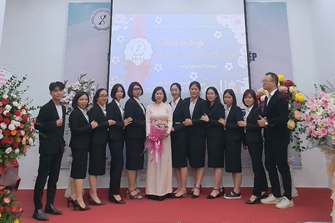 Lễ Tri Ân 20/11 tại Trường Trung Cấp Y Khoa Việt Nam