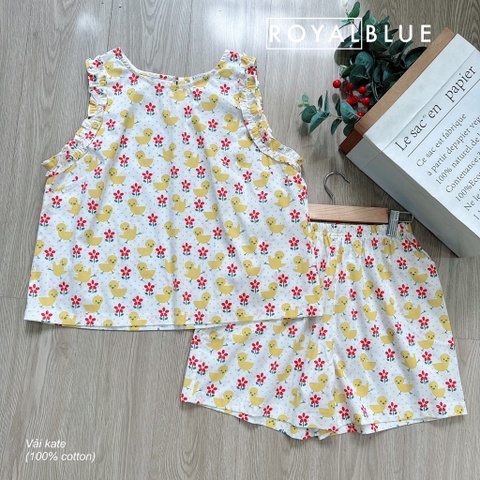 Đùi kate sát tay xinh, vịt vàng