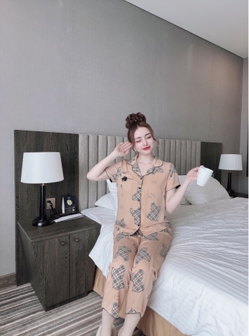 Ngố pijama gấu karo