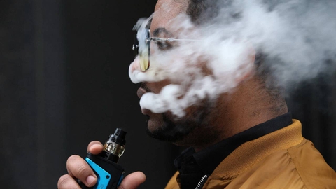 CORONAVIRUS: THỬ NGHIỆM MIẾNG DÁN NICOTINE TRÊN BỆNH NHÂN SAU KHI NGHIÊN CỨU CHO THẤY NGƯỜI HÚT THUỐC ÍT BỊ MẮC COVID-19
