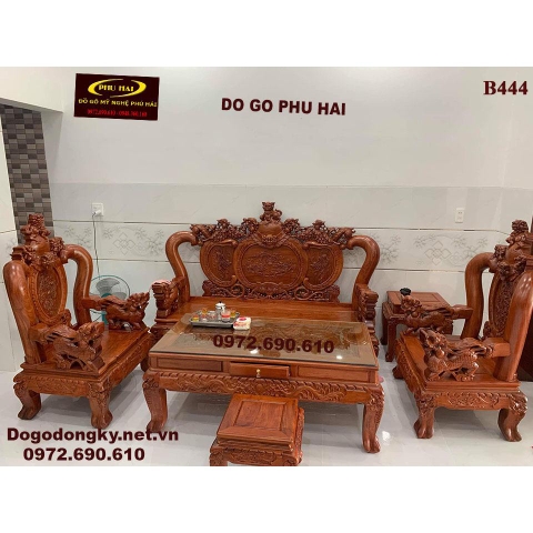 Bộ bàn ghế đồng kỵ của Đồ Gỗ Đồng Kỵ Phú Hải được làm từ chất liệu gỗ đồng kỵ tốt nhất và được thiết kế theo phong cách hiện đại nhằm đáp ứng nhu cầu của khách hàng. Với sự kết hợp giữa truyền thống và hiện đại, bộ bàn ghế này đem lại cho không gian phòng khách của bạn một vẻ đẹp tinh tế và sang trọng. Hãy cùng xem hình ảnh để tìm kiếm sản phẩm đẹp nhất cho căn phòng của bạn.