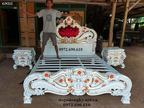 Giường Cưới Đẹp Mẫu Hoa Hồng Màu Trắng Tinh Khôi GN212