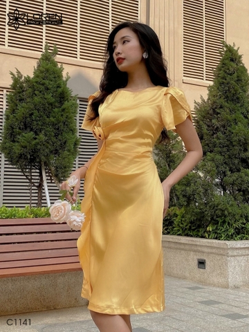 Đầm LOREN đính bông cổ tròn vàng C1141
