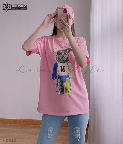 Áo thun hình gấu bearbrick hồng A2530