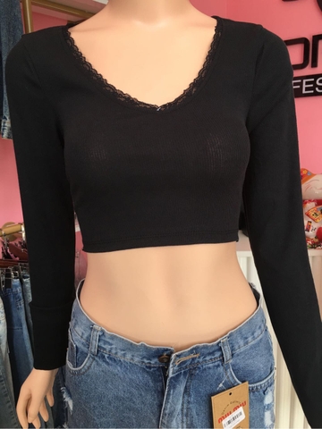 Áo croptop tay dài hở lưng đen A6401