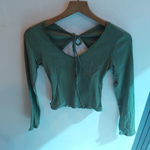 Áo croptop tay dài hở lưng xanh A6402