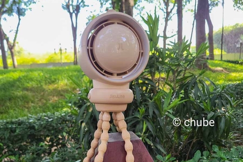 Review Chi Tiết Quạt Kẹp Nôi Jisulife Life 2S: chân bạch tuột, pin trâu, có đèn tiện lợi