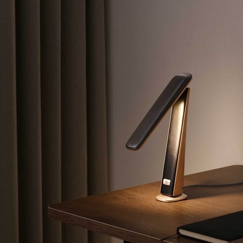 Đèn Bàn LED MoToM GST018B