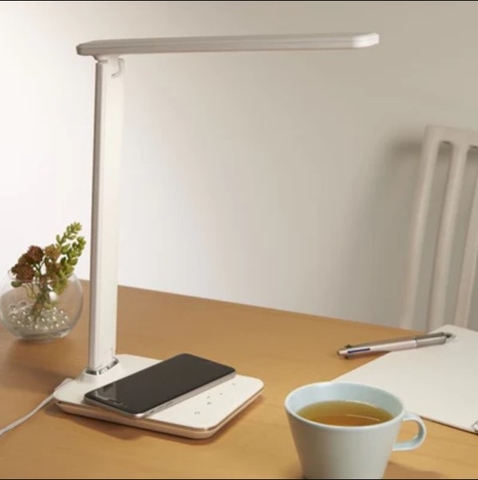 Đèn Led để bàn hỗ trợ sạc không dây MotoM GST006