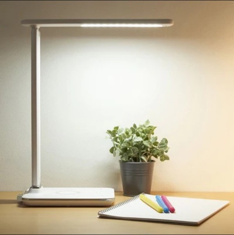 Đèn Led để bàn hỗ trợ sạc không dây MotoM GST006