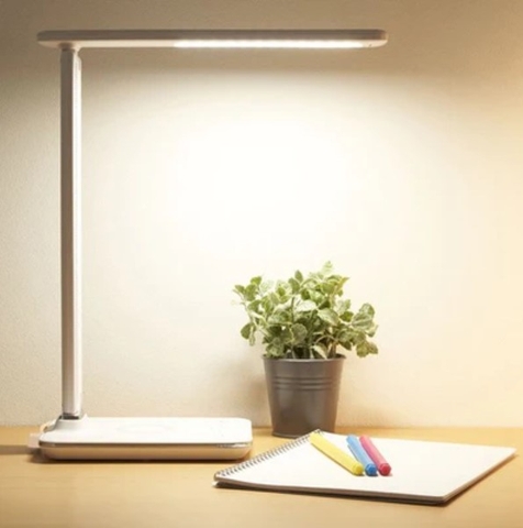Đèn Led để bàn hỗ trợ sạc không dây MotoM GST006