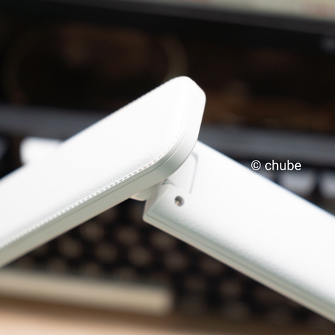 Mua den-led-de-ban-ho-tro-sac-khong-day-motom-gst006 chính hãng tại chube.vn