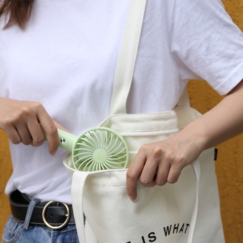 https://chube.vn/quat-sac-mini-cam-tay-co-the-dat-ban-yoobao-f3s-nho-gon-tien-loi