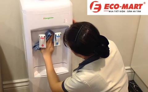 Vệ sinh cây nước nóng lạnh tại nhà, an toàn hiệu quả.