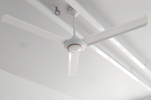 Nên chọn mua quạt trần điều khiển từ xa hay hộp số ?