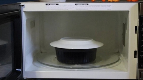 6 điều cần lưu ý giúp đồ ăn không bị khô khi hâm bằng lò vi sóng.