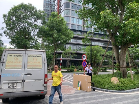 Giao Hàng: Tivi Samsung và Tủ Lạnh Sharp Tại Landmark Onsen, Văn Giang, Hưng Yên