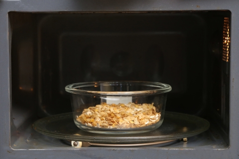 Các vật dụng có thể cho vào lò vi sóng