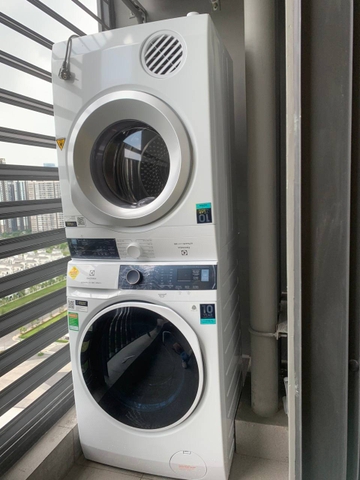 Quá Trình Lắp Đặt Máy Sấy Quần Áo Electrolux 8,5kg, Máy Giặt Electrolux 9kg và Tủ Lạnh Electrolux 362 Lít tại Vinhome Ocean Park 1