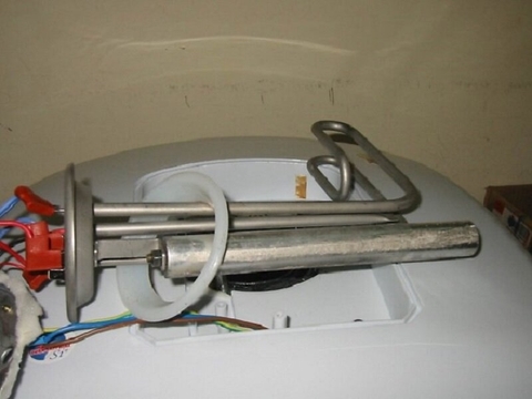 Cách tự vệ sinh bình nóng lạnh Ferroli tại nhà không cần thợ rất đơn giản