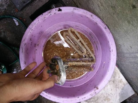 Bình nóng lạnh có mùi khét , nguyên nhân cách khắc phục.