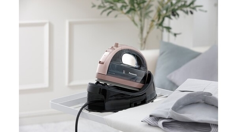 Bàn là hơi nước Panasonic NI-WL35PNRA