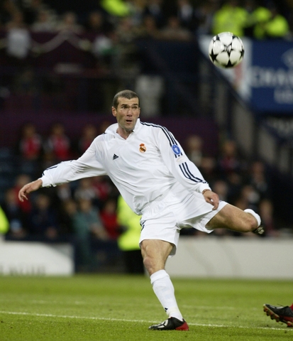 ADIDAS PREDATOR MANIA SAU 20 NĂM KỂ TỪ CÚ VÔ LÊ CỦA ZIDANE  TẠI UCL