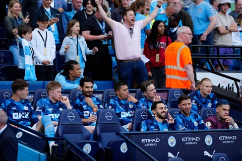 SOI GIÀY DÀN SAO DỰ BỊ CỦA MANCHESTER CITY